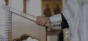Rzecznik KEP wyjaśnia zasady noszenia maseczek w kościołach